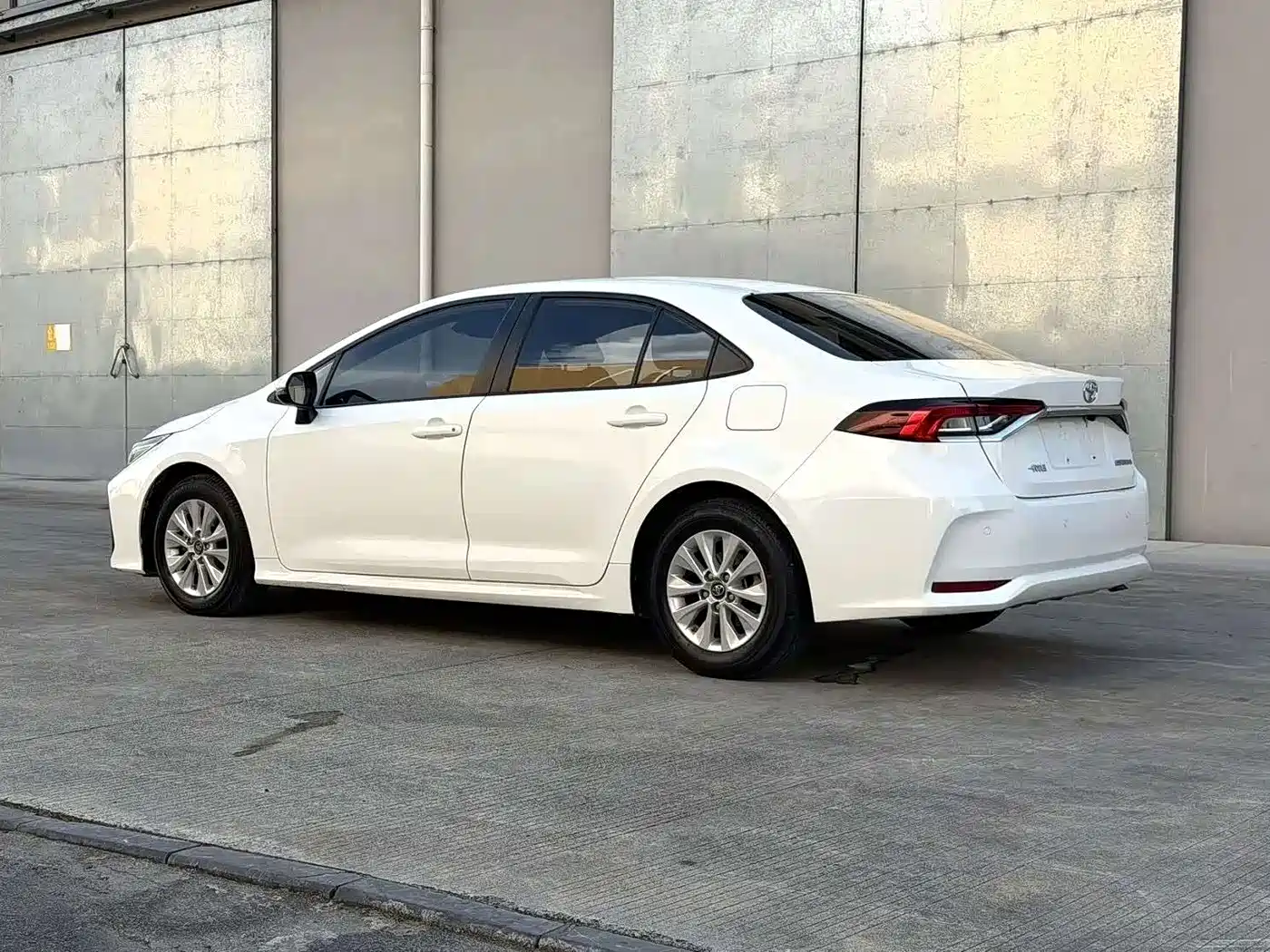 Фото 10 - Toyota Corolla