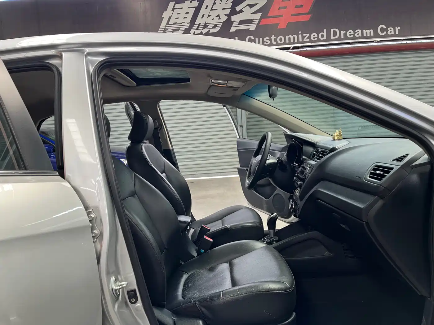 Kia K2 2012 Sedan 1.6L AT Premium Commemorative Edition фото 16