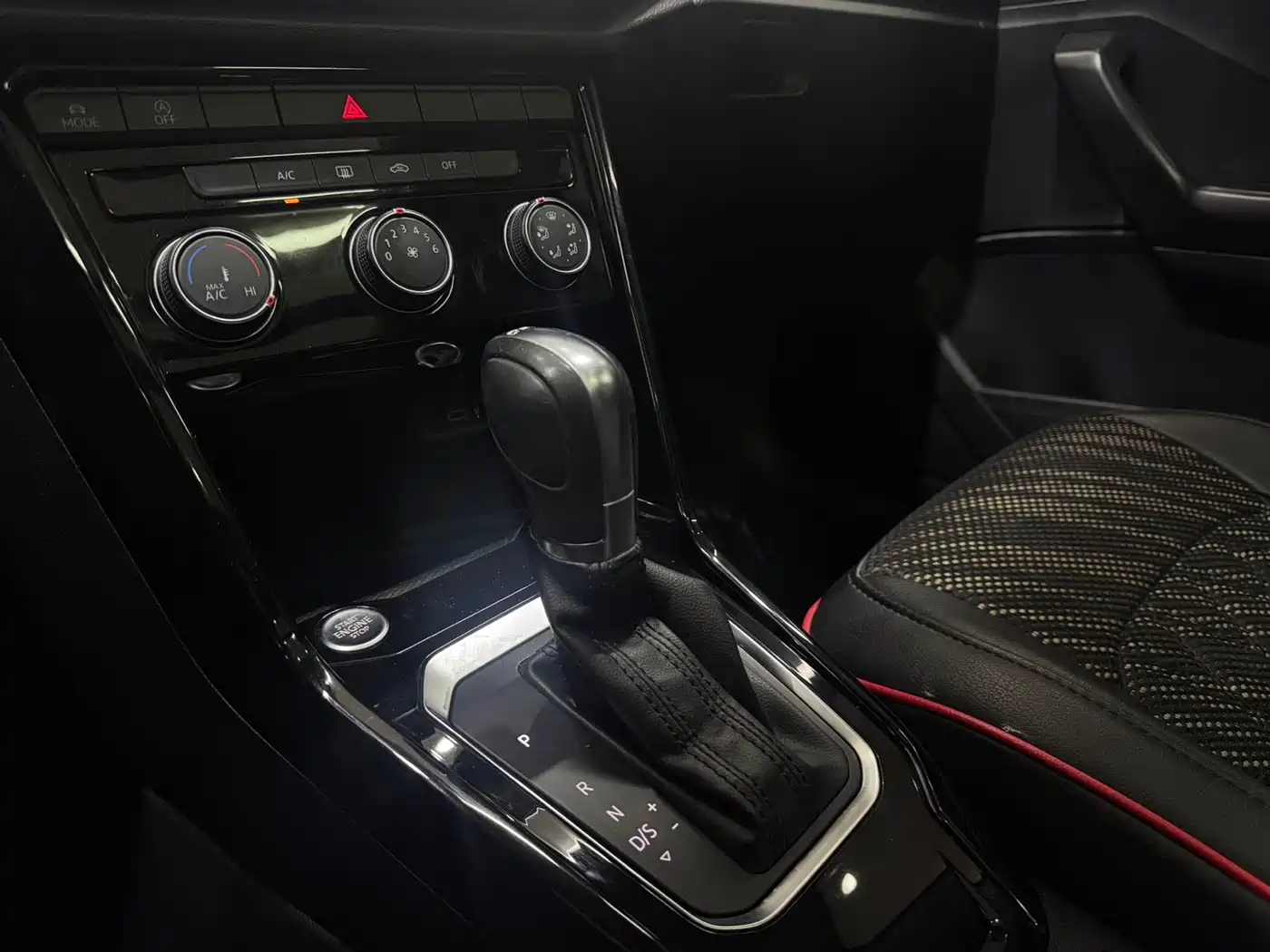 VOLKSWAGEN T ROC EXPLORING SONGS