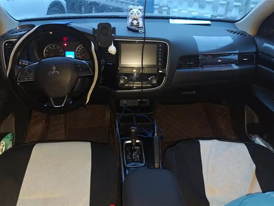 MITSUBISHI OUTLANDER