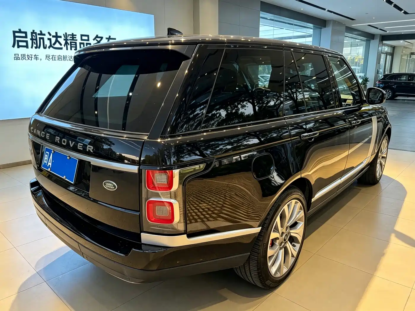 Land Rover Range Rover 2018 3.0 SC V6 Golden Age Edition фото 6