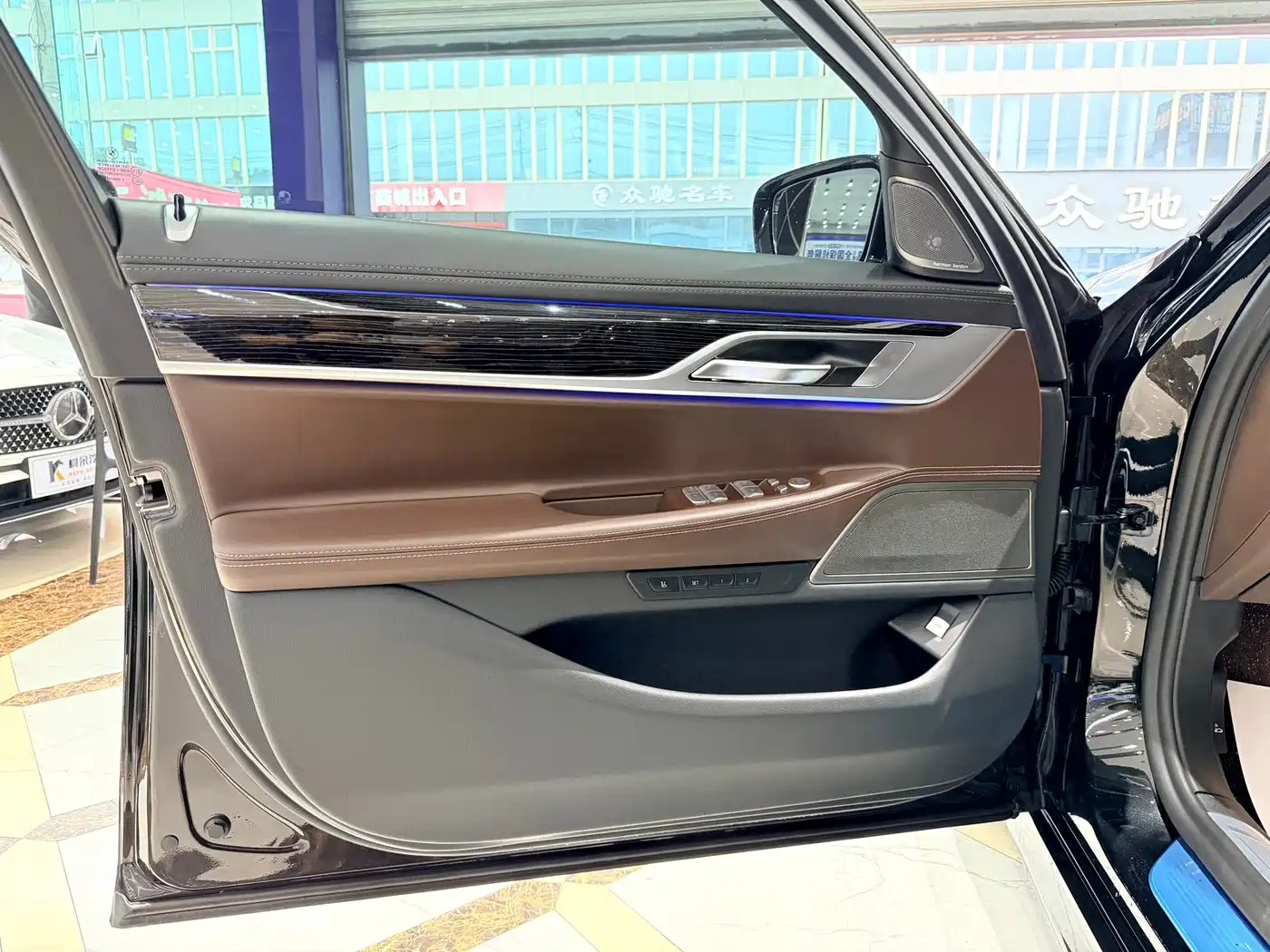 BMW 7 Series 2019 730Li M Sport Package фото 6