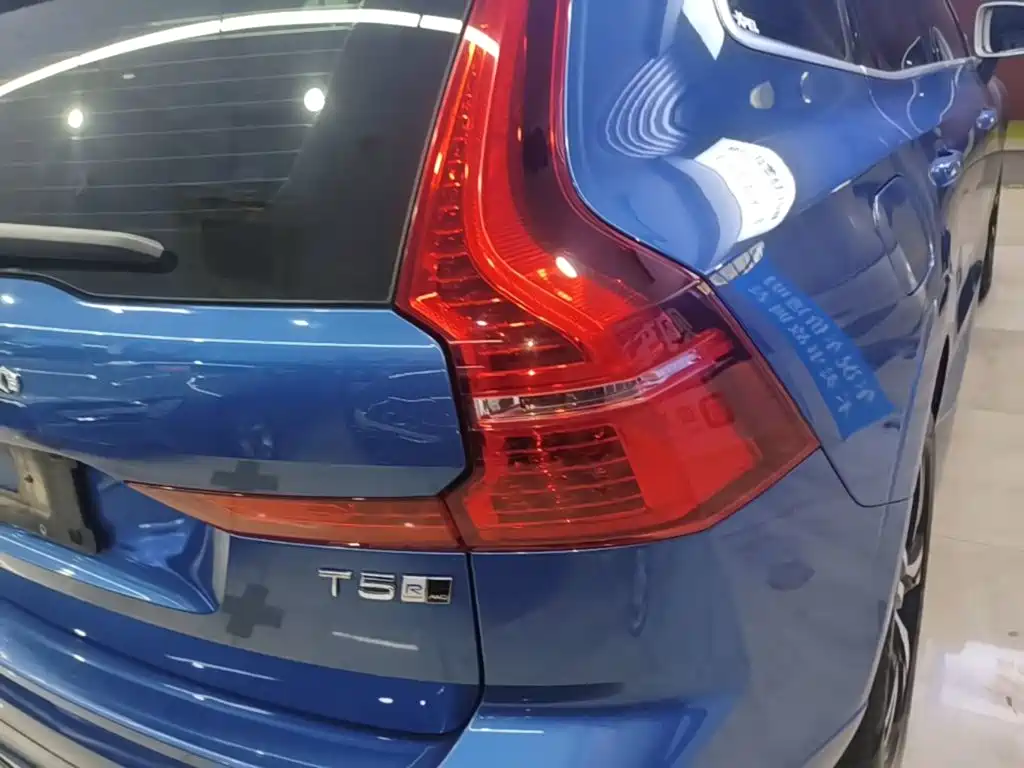 Фото 8 - Volvo XC60