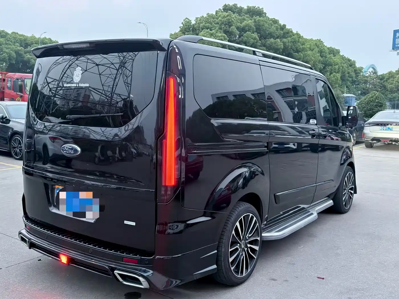 Ford Tourneo 2023 2.0T Automatic Premium Edition фото 4