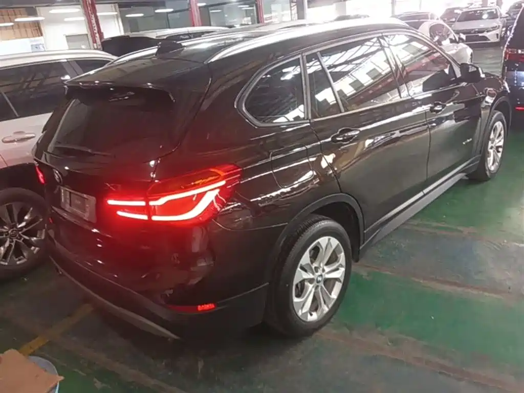 BMW X1 2016 sDrive18Li Premium Model фото 7