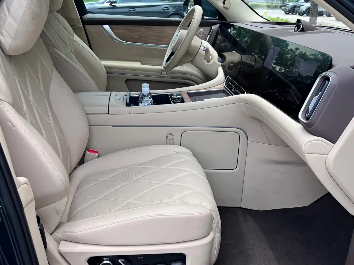 AITO Wenjie AITO M9 2025 Pure Electric Ultra 100kWh 6-Seater фото 17