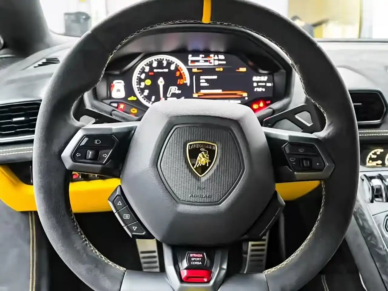 LAMBORGHINI HURACÁN