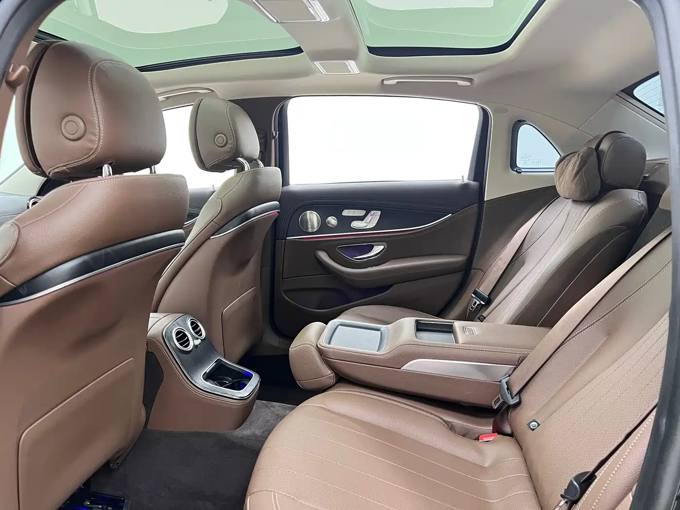 Mercedes-Benz E-Class 2022 E 300 L Luxury фото 21