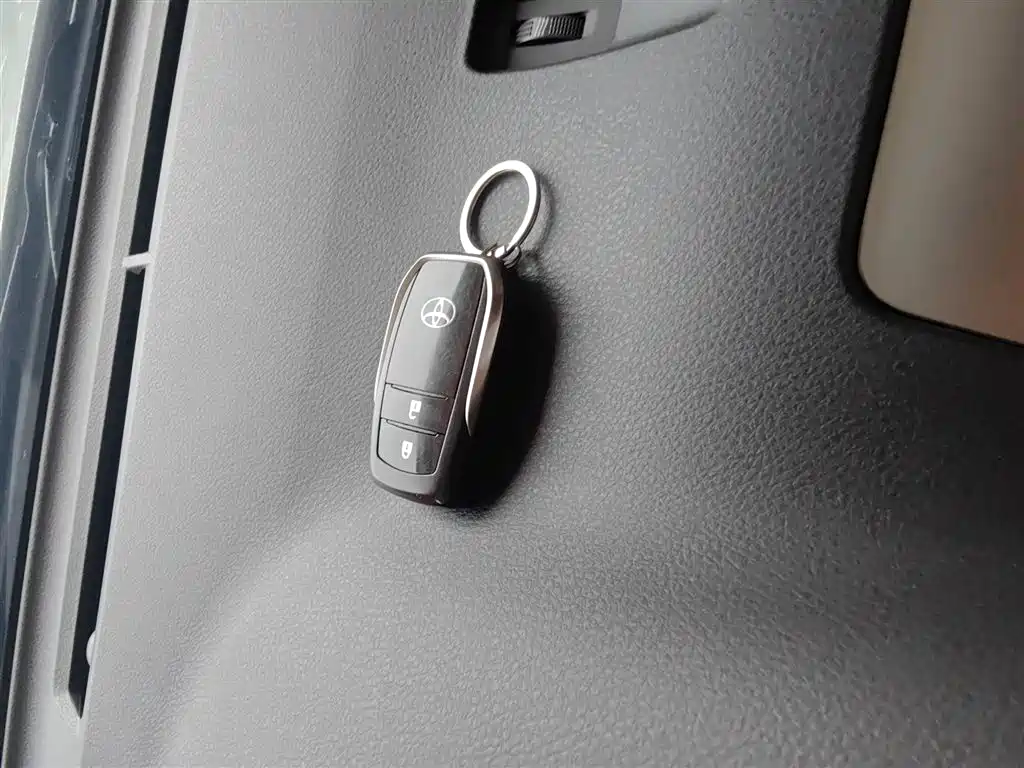 Toyota RAV4 Rongfang 2016 2.0L CVT 2WD Trend (China V) фото 17