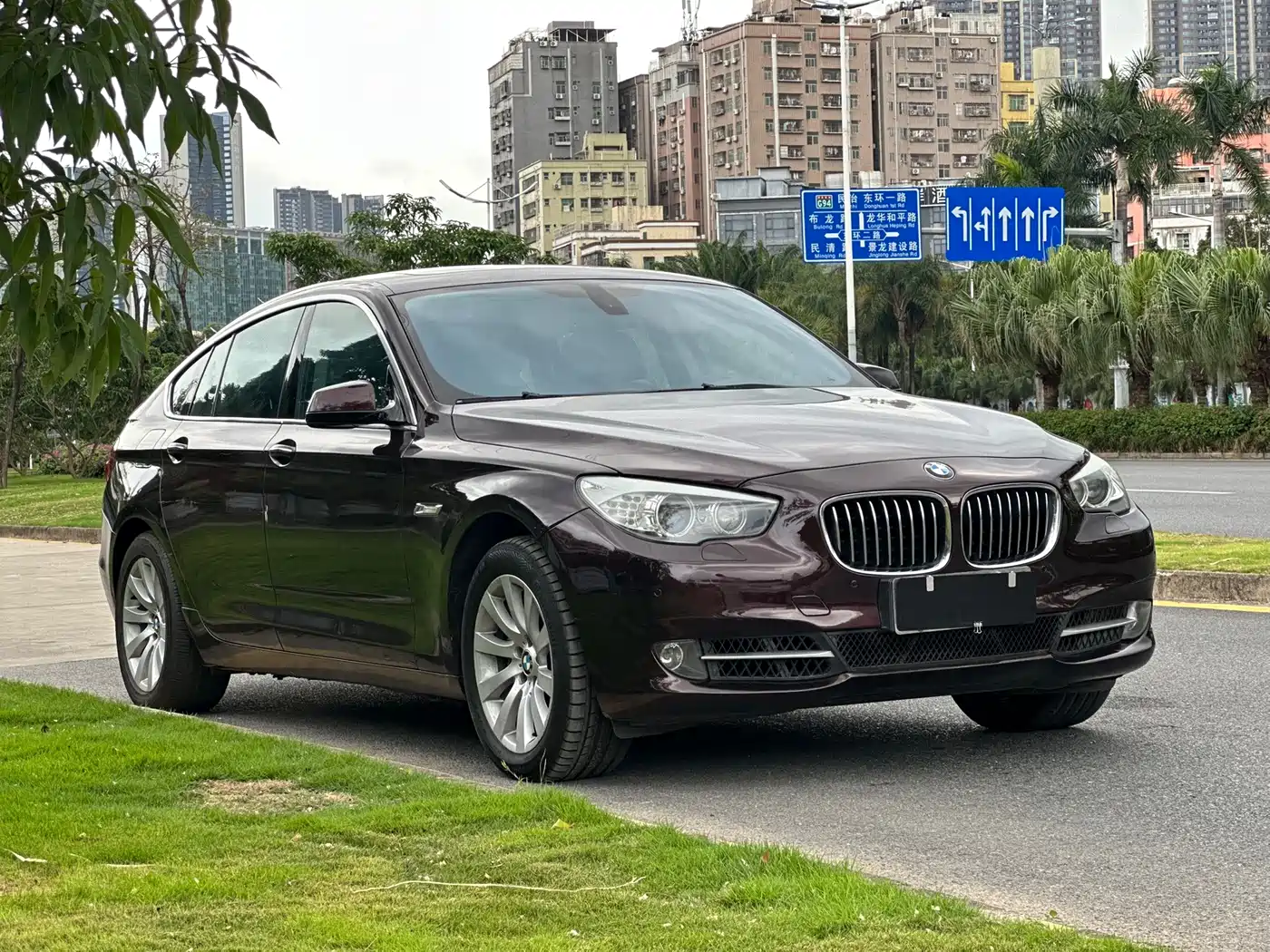 BMW 5 Series GT 2010 535i Luxury Model фото 3