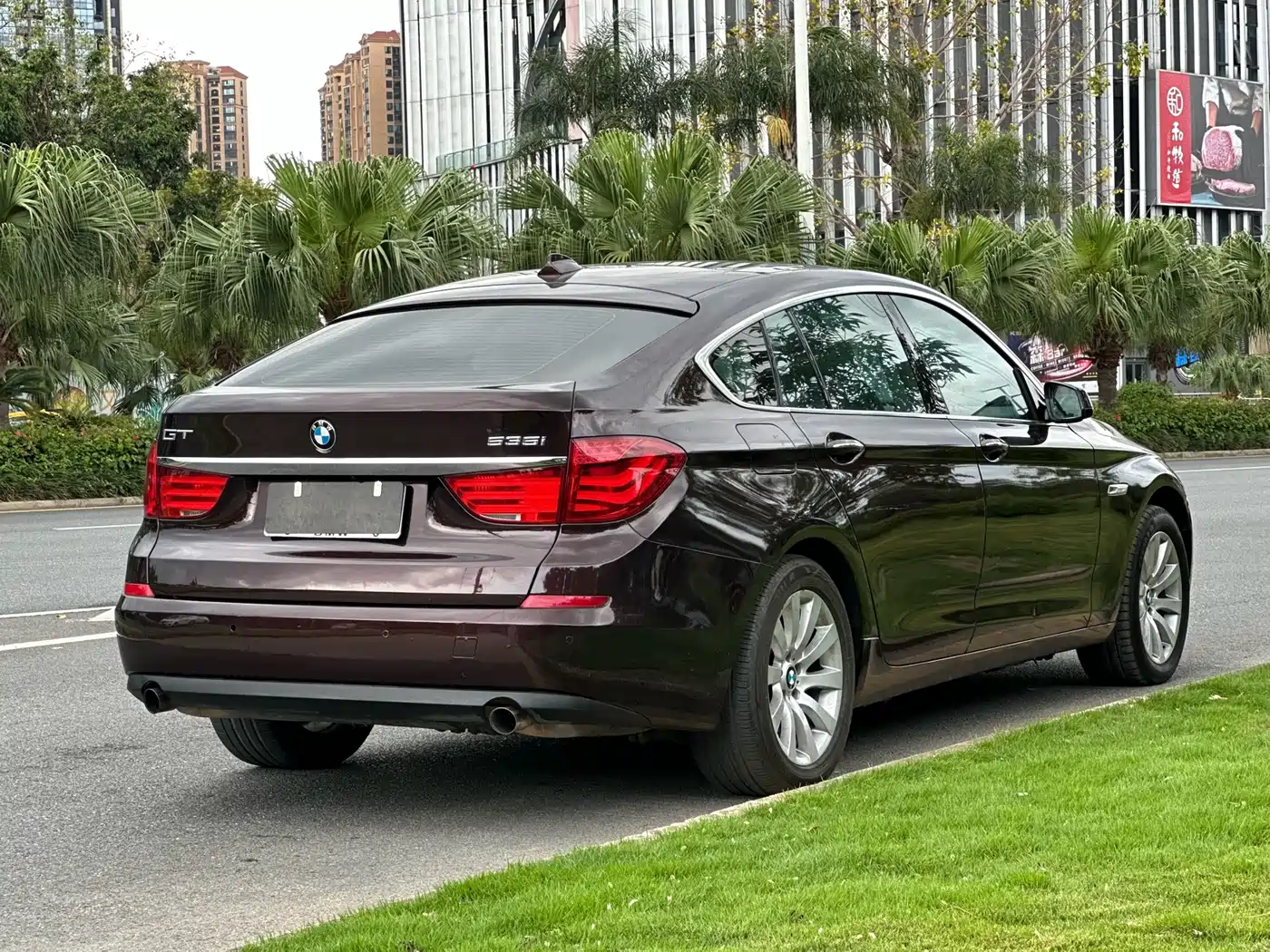 BMW 5 Series GT 2010 535i Luxury Model фото 9