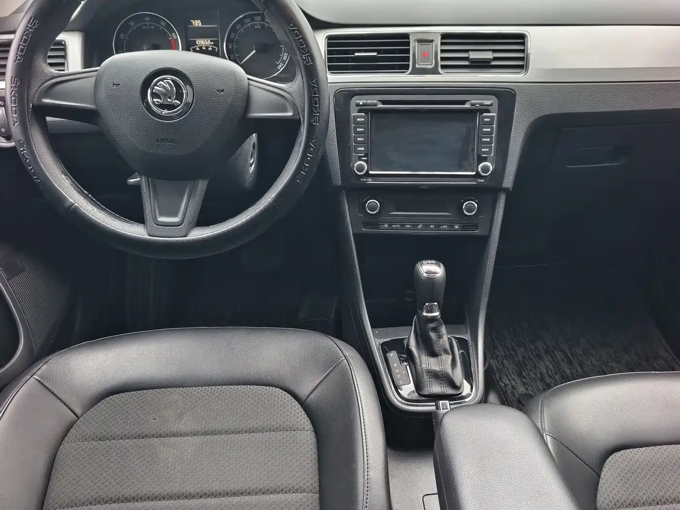 Škoda Skoda Rapid Spaceback 2014 1.4TSI DSG Comfort Edition фото 5
