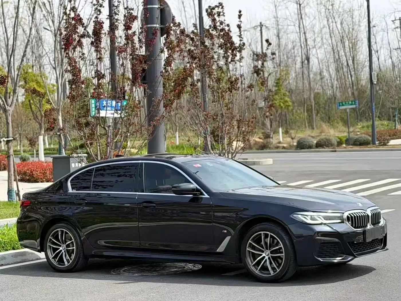 BMW 5 Series 2022 525Li M Sport Package фото 3