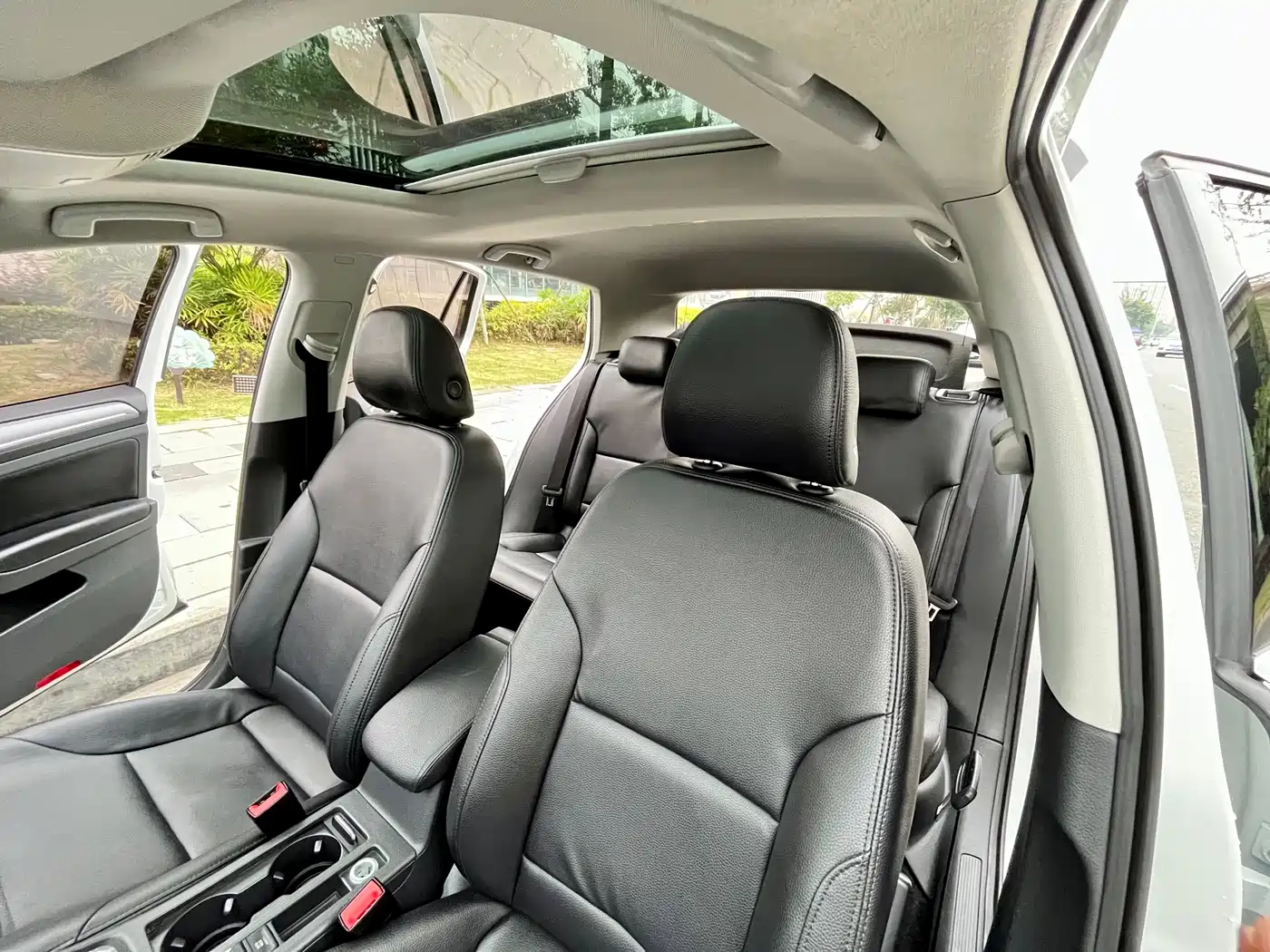 Volkswagen Golf 2017 230TSI Auto Comfort Millionth Anniversary Edition фото 8
