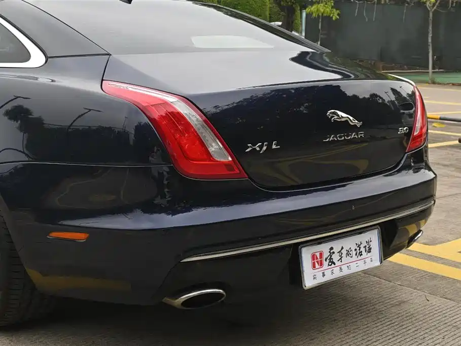 JAGUAR XJ