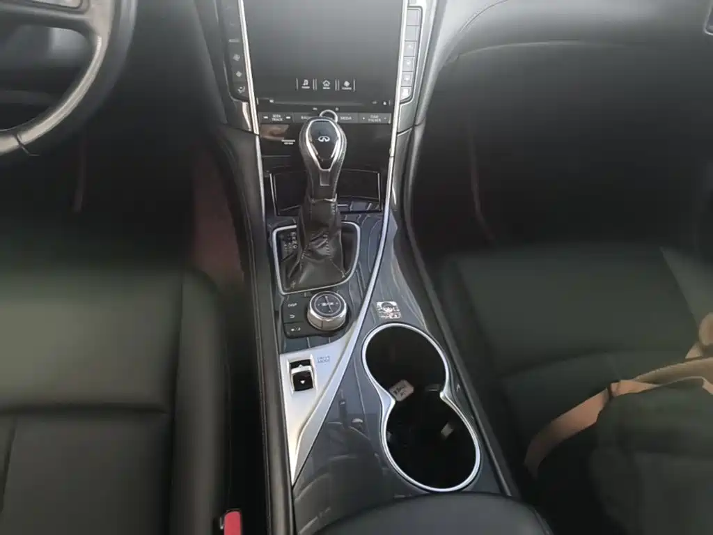 Infiniti Q50L 2020 2018 2.0T Comfort (China VI)