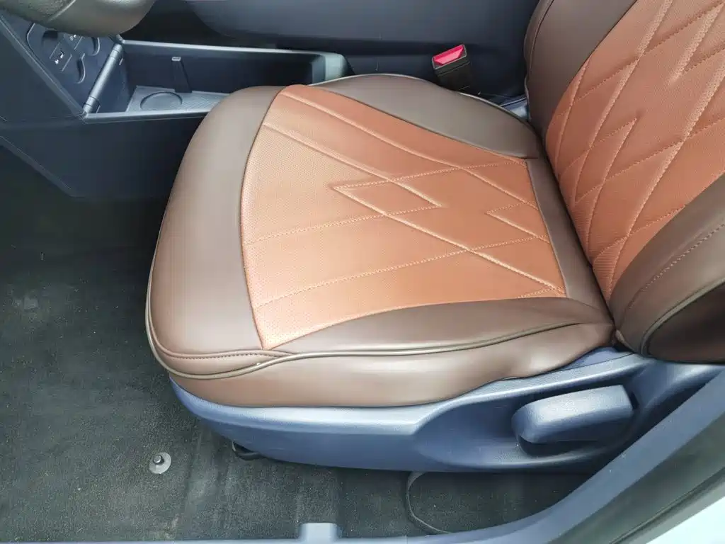 Фото 20 - Geely Geometry E Firefly