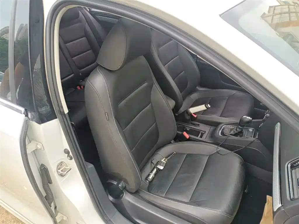 Volkswagen Sagitar 2017 1.6L Automatic Comfort фото 24
