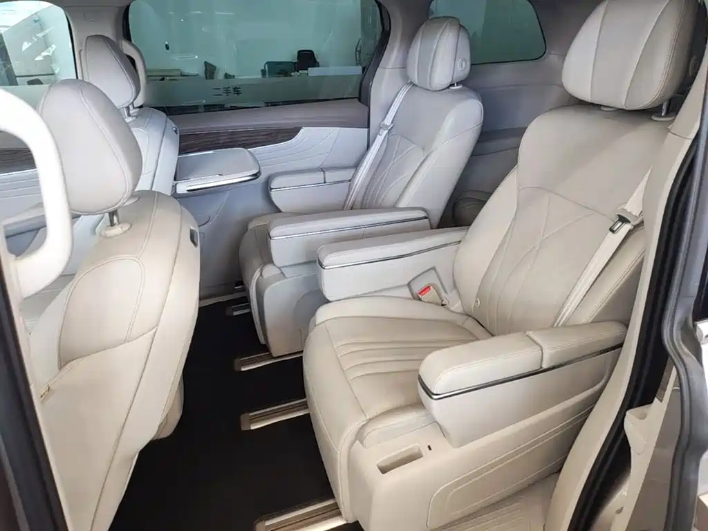 Roewe iMAX8 EV 2024 2025 1.5T DMH Land Luxury Edition