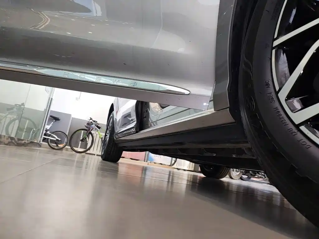 Roewe iMAX8 EV 2024 2025 1.5T DMH Land Luxury Edition