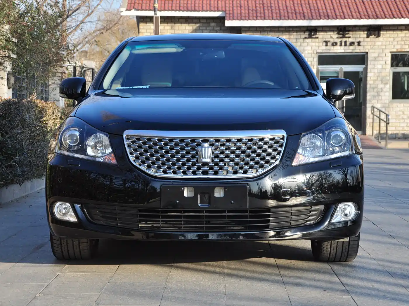 Toyota Crown 2011 2.5L Royal Leather Sunroof Special Edition фото 2