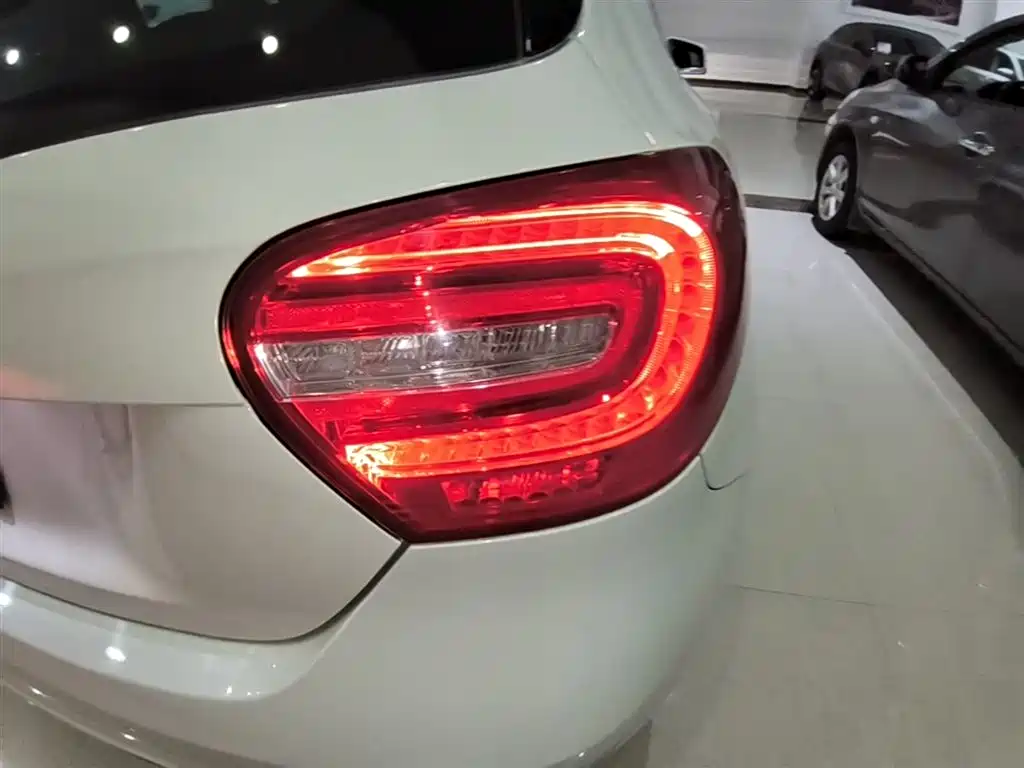 Mercedes-Benz A-Class (Import) 2015 A 180 фото 8