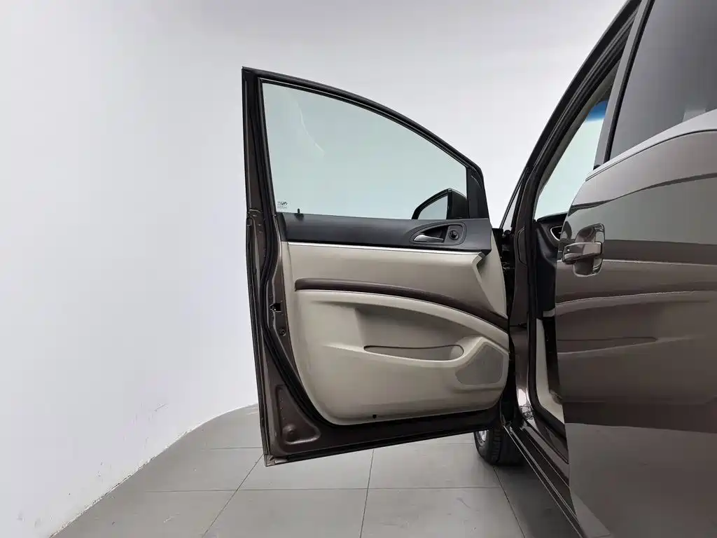 صورة 8 - Buick GL8