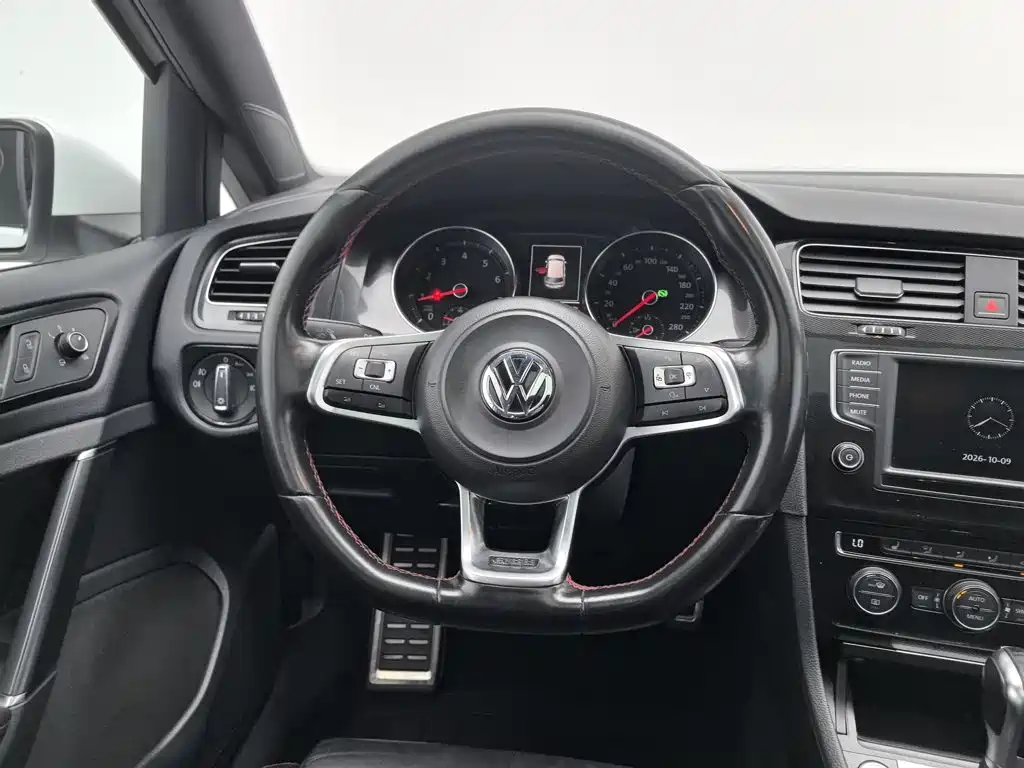 صورة 11 - Volkswagen Golf GTI