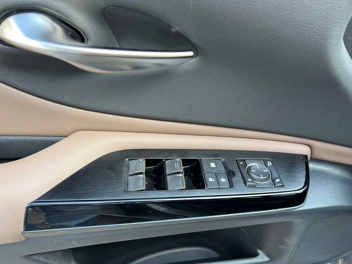 Lexus ES 2023 200 Luxury Edition фото 15