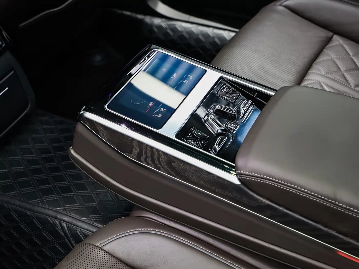 Audi A8 2023 A8L 50 TFSI quattro Exclusive фото 22