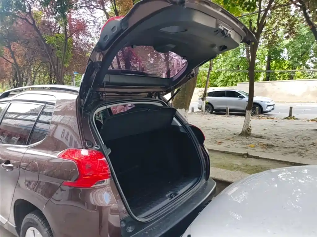 Peugeot 2008 2014 1.6L Automatic Fashion Edition фото 19