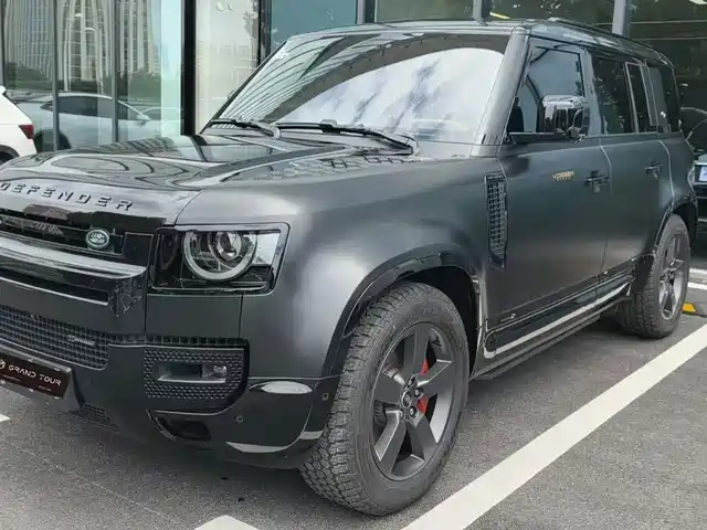 Land Rover Defender 2024