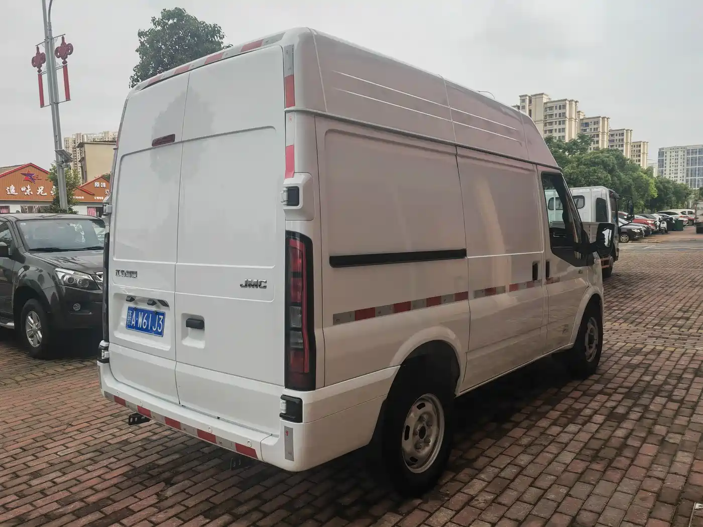 Jiangling JMC Fushun 2025 Model 2.0T 8AT Diesel Short Wheelbase Medium-High Roof Commercial Van 2/3 Seats фото 4