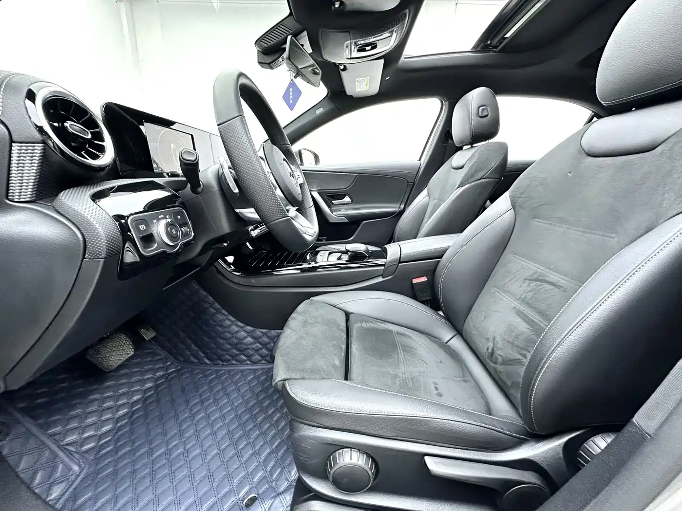 Mercedes-Benz A-Class 2019 A 180 L Sport Sedan фото 6