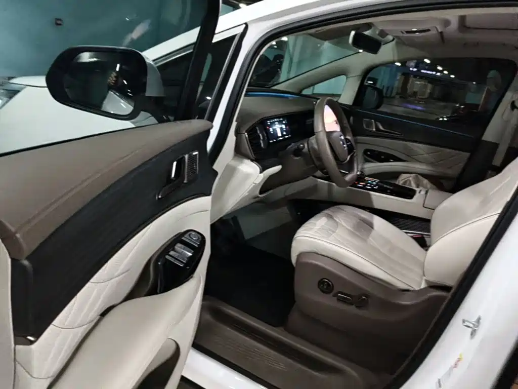 Denza D9 2023 2022 DM-i 970 AWD Flagship