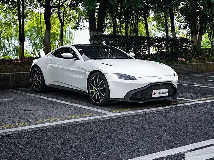 Фото 4 - Aston Martin Vantage