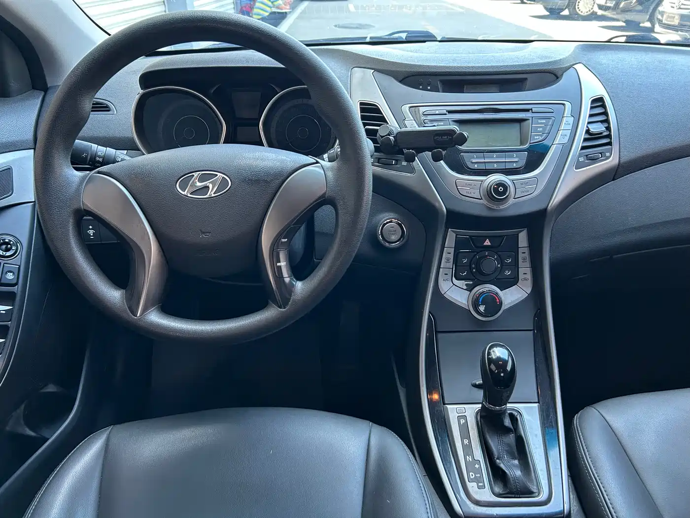 Hyundai Langdong 2013 1.6L Automatic Leading фото 9