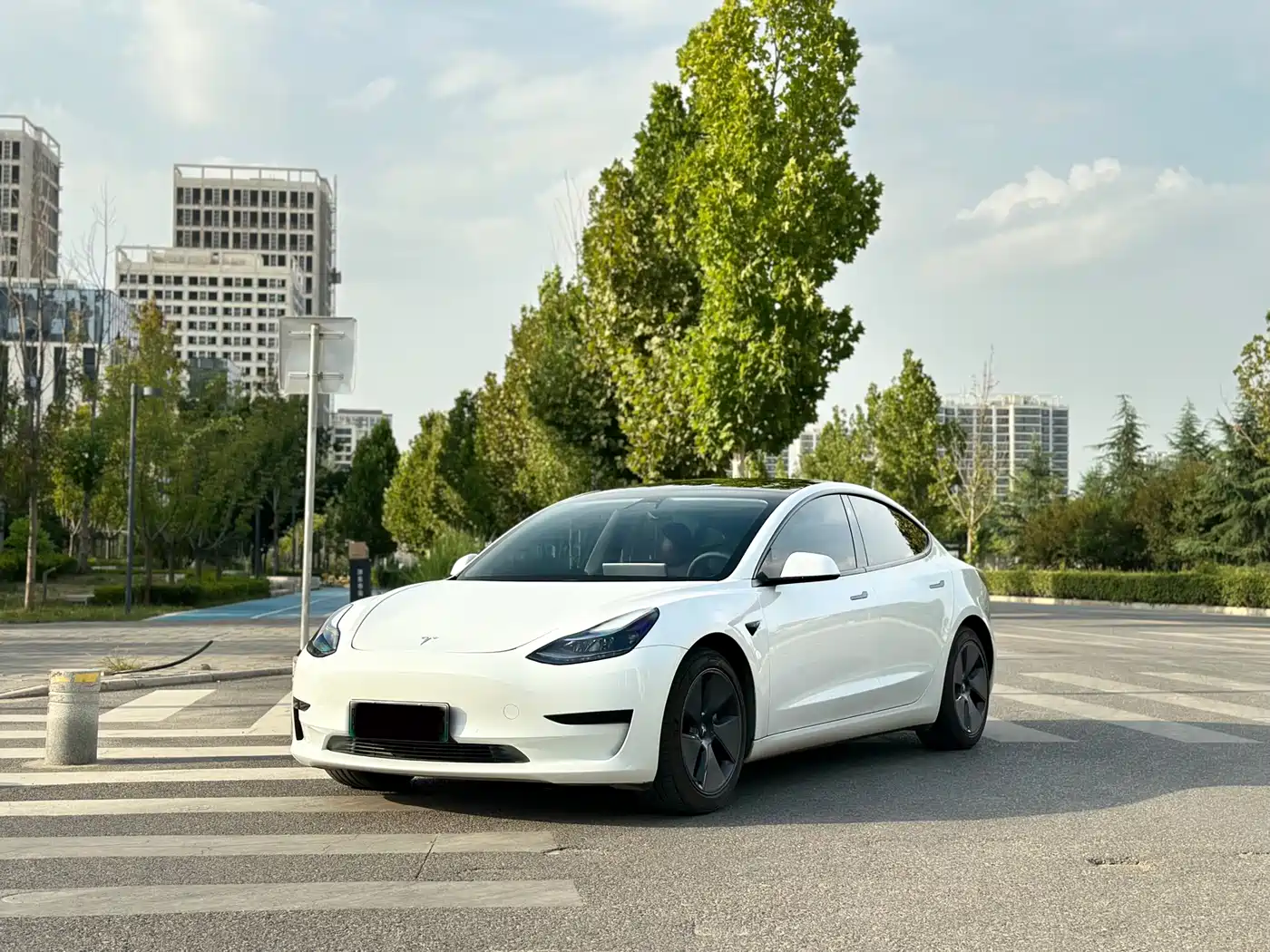 TESLA MODEL 3