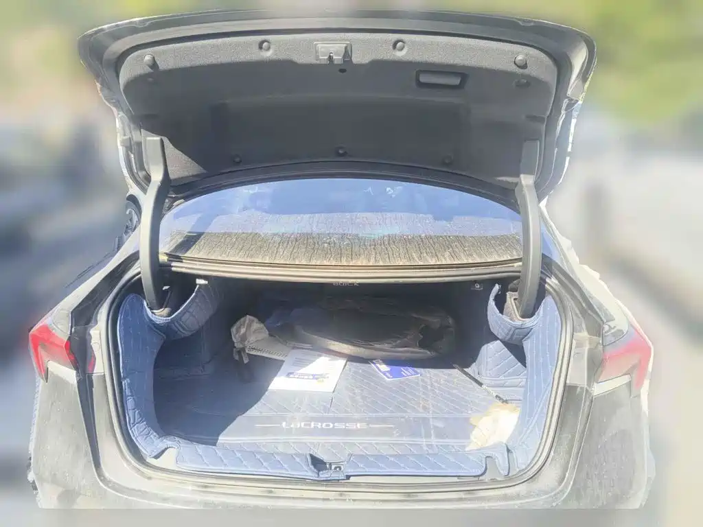 Photo 13 - Buick LaCrosse