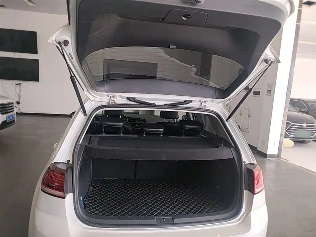 Volkswagen Golf 2018 230TSI Automatic Comfort фото 19