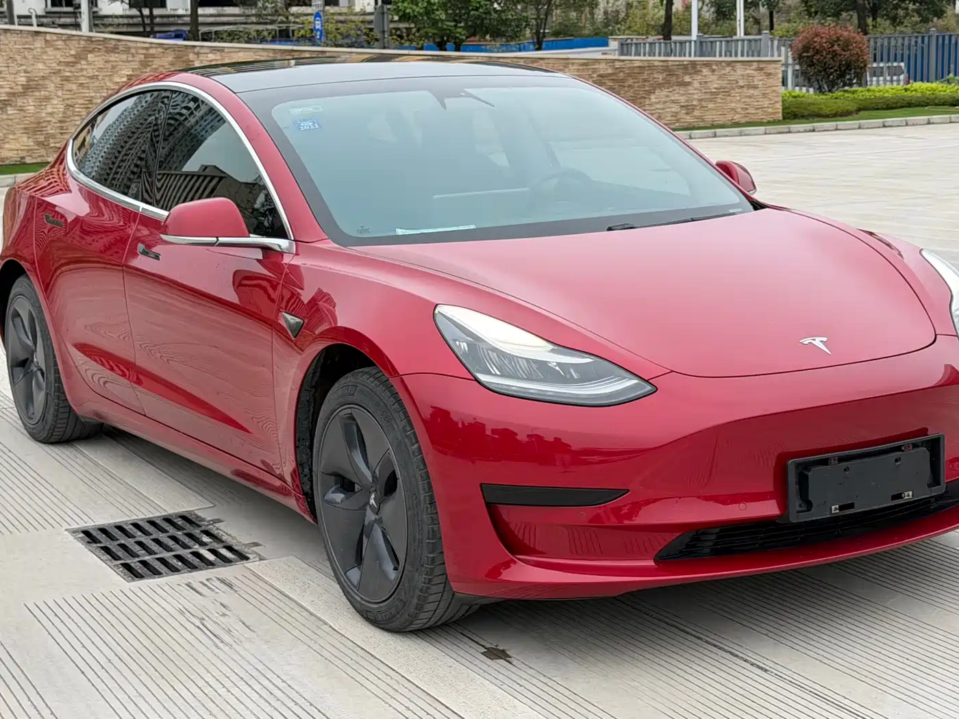 TESLA MODEL 3