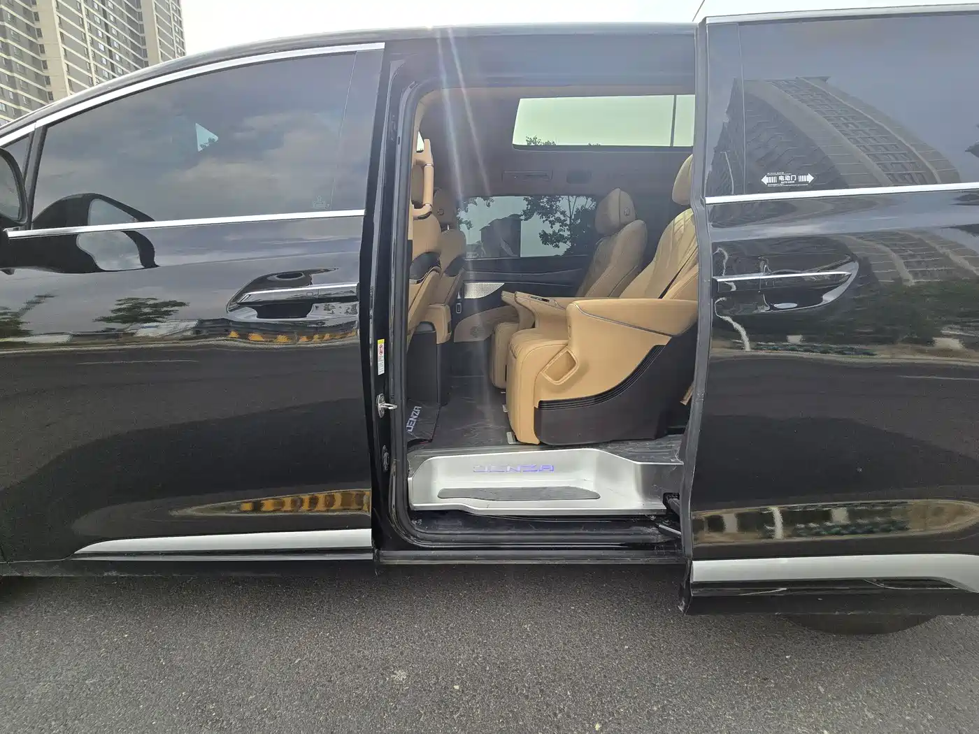 Denza D9 2025 DM-i Smart Drive Edition 1020 AWD Luxury фото 6