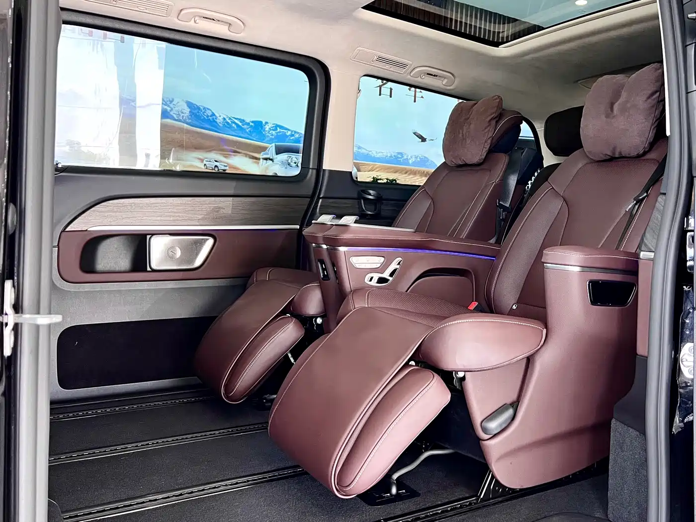Mercedes-Benz V-Class 2024 V 300 L Long Wheelbase Luxury Edition фото 10