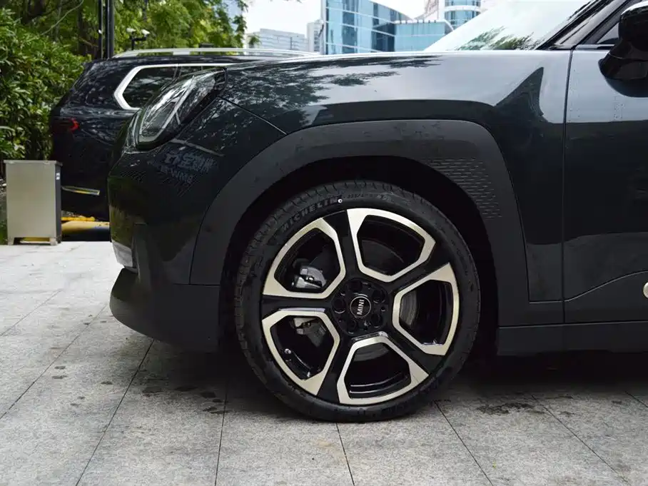 Фото 6 - MINI Aceman