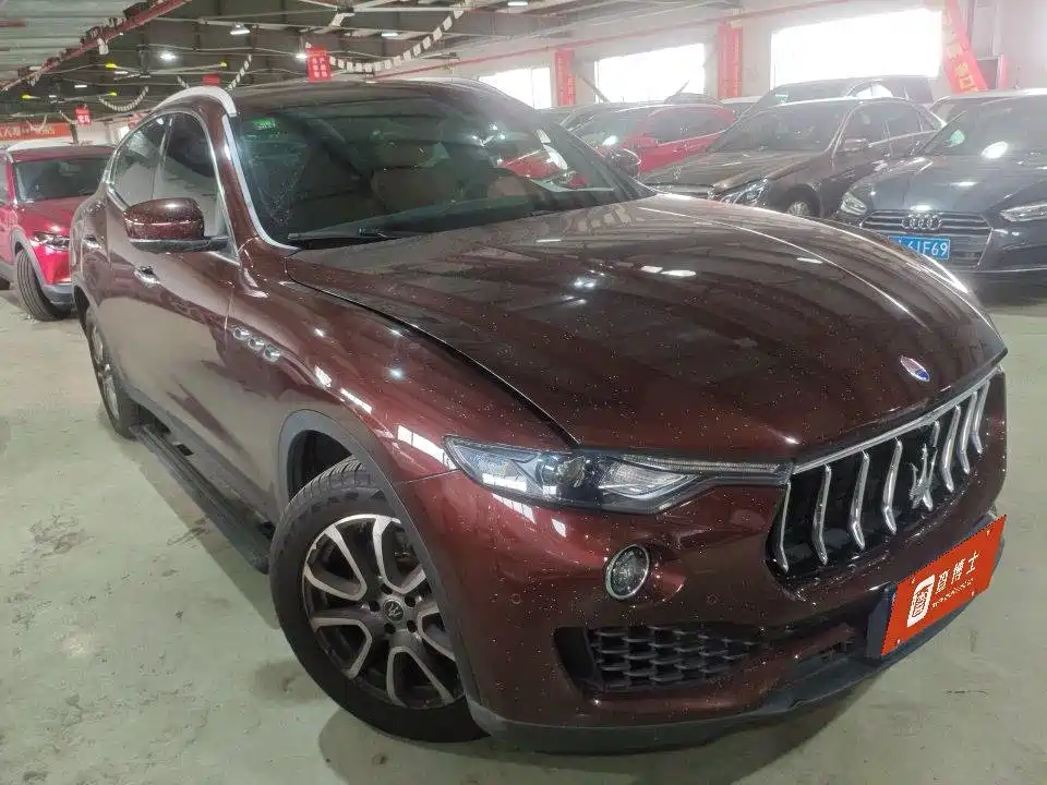 Photo 2 - Maserati Levante