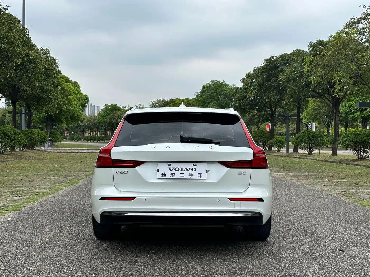 Volvo V60 2023 B5 Smart Luxury Enjoyment Edition фото 12