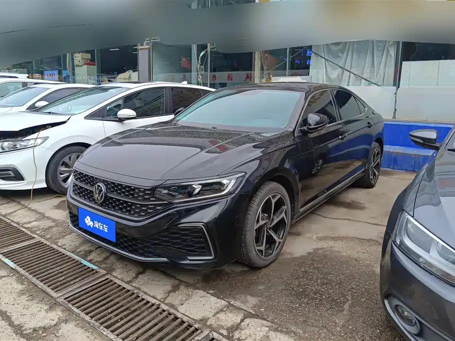 Volkswagen Passat 2023 Facelift 330TSI Starlight Elite Edition