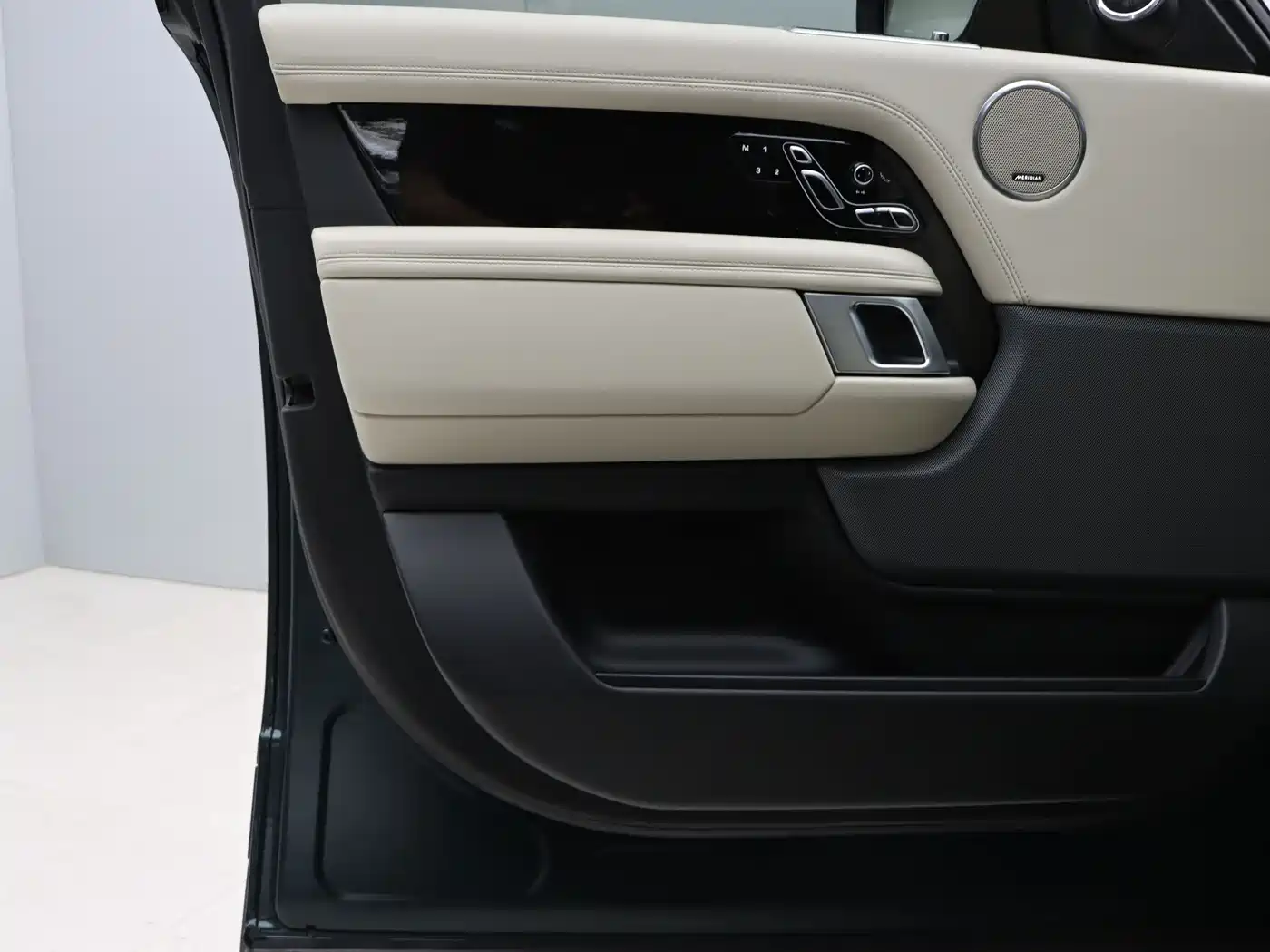 Land Rover Range Rover 2020 3.0 L6 Shengshi Edition фото 18