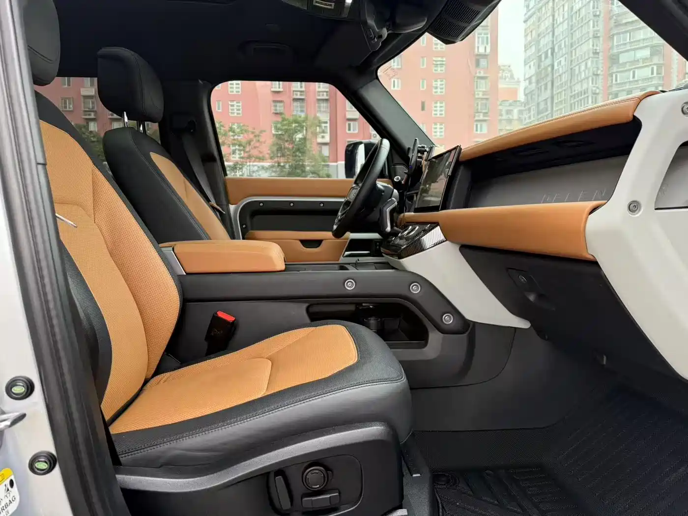 Land Rover Defender 2023 Model 110 3.0T P400 X-DYNAMIC HSE фото 9