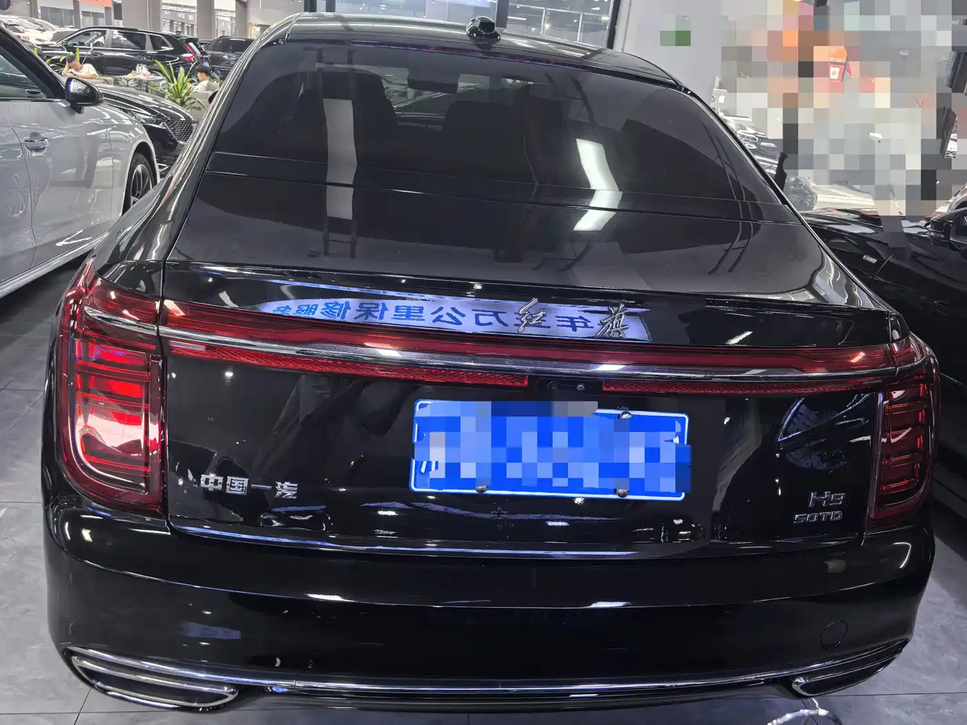 Фото 17 - Hongqi H9